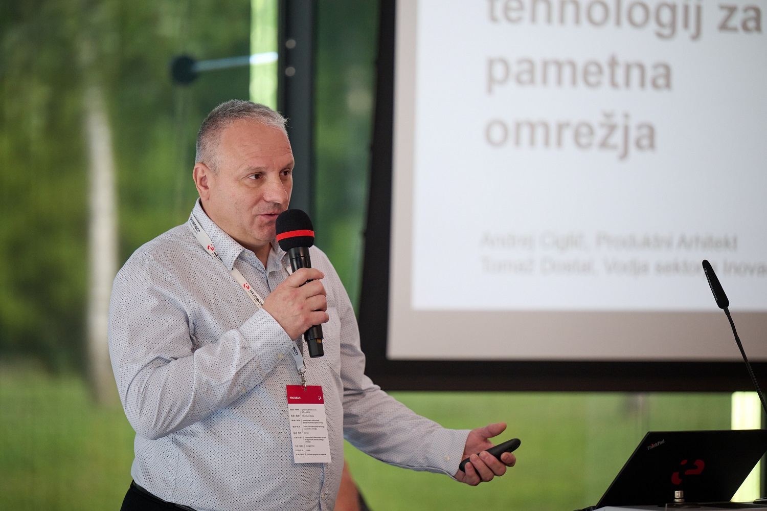 Andrej Ciglic giving a lecture at Iskraemeco's conference for Slovenian electrodistributions in Brdo 2024.