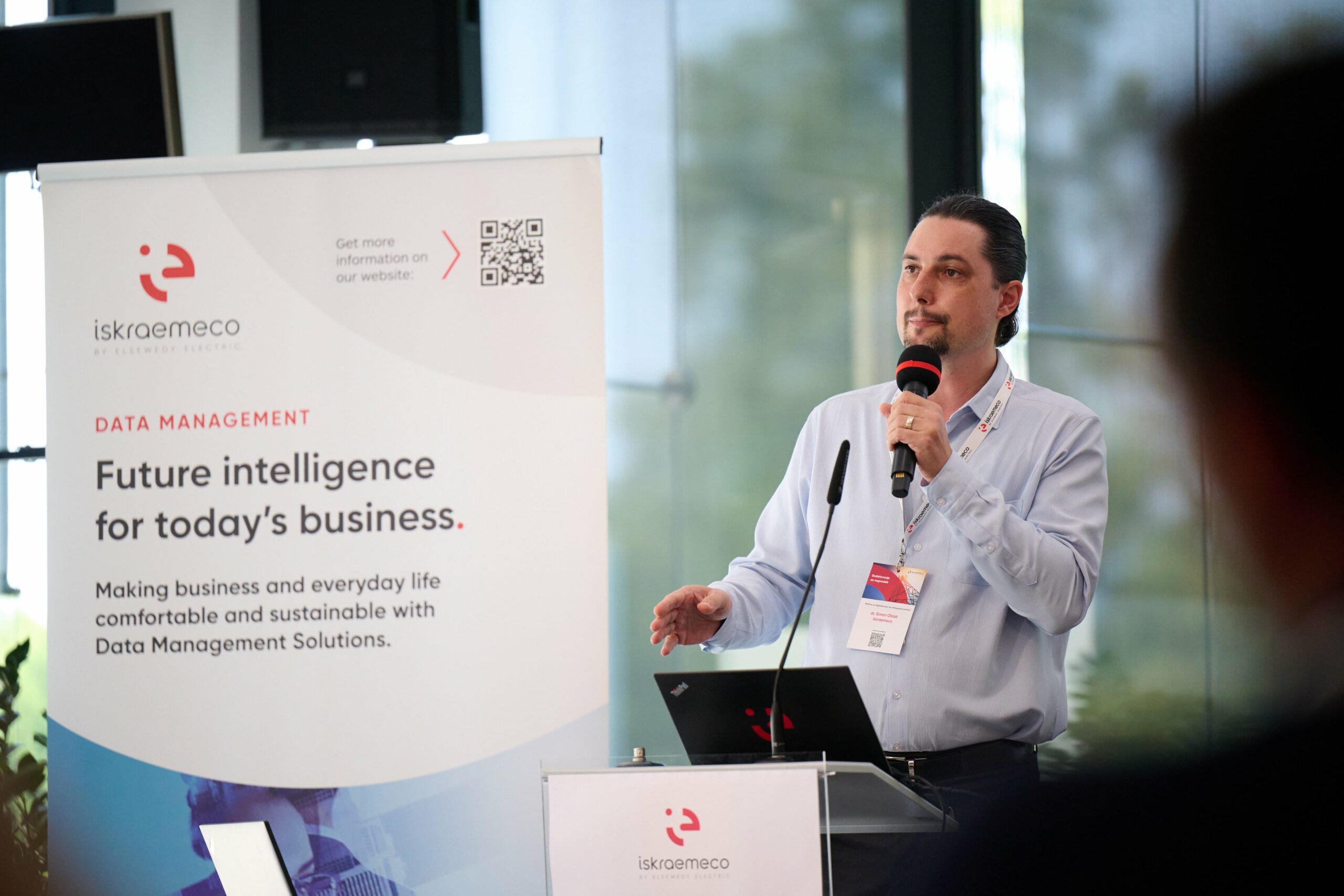Simon Oblak giving a presentation at the Iskraemeco's conference for electrodistributions.